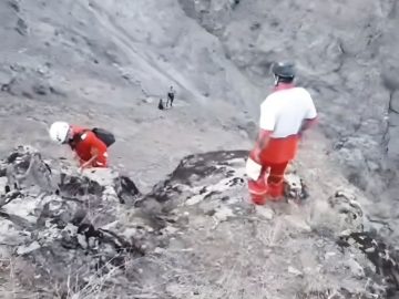 نجات دو کوهنورد گرفتار در صخره‌های میر سالم طالقان