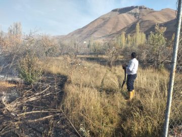 شعله‌های آتش در باغات وشته با حضور سریع نیروهای آتش‌نشانی طالقان فرو نشست