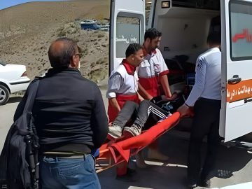 نجات گردشگر ۷۵ ساله در ارتفاعات طالقان توسط امدادگران هلال‌احمر