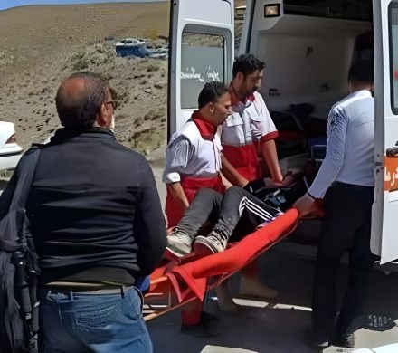 نجات گردشگر ۷۵ ساله در ارتفاعات طالقان توسط امدادگران هلال‌احمر