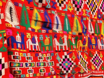 چادرشب‌بافی طالقان؛ رنگ و بافتی نو در صنایع دستی ایران