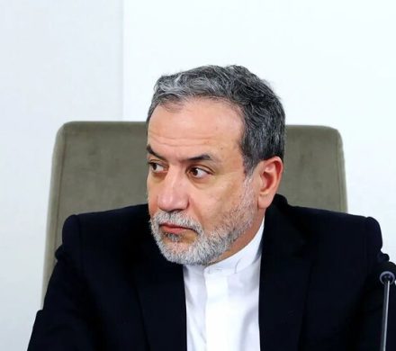 عراقچی: جهان در حال نظاره است که آمریکا به تعهداتش عمل می‌کند یا نه!!