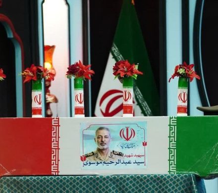 میعادگاه منتظران با پیکر سپهبد موسوی وداع کرد