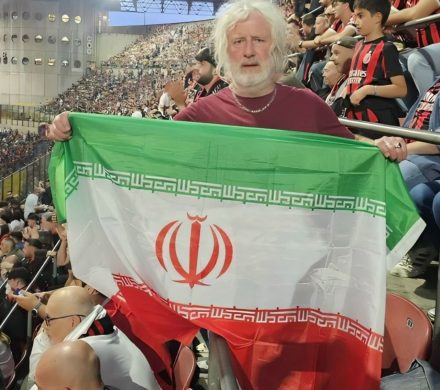 برافراشته شدن پرچم ایران در بازی میلان و یوونتوس