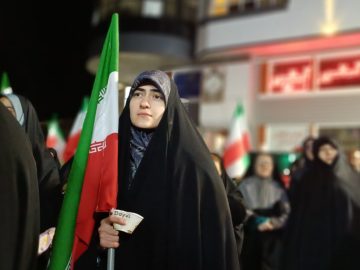 کاش از اون بالا نگاهمون کنی و بگی: باعث افتخارم شدید