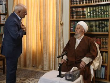 آیتالله مکارم شیرازی: دولت برای حل مشکلات اقتصادی برنامهٔ جدی داشته باشد